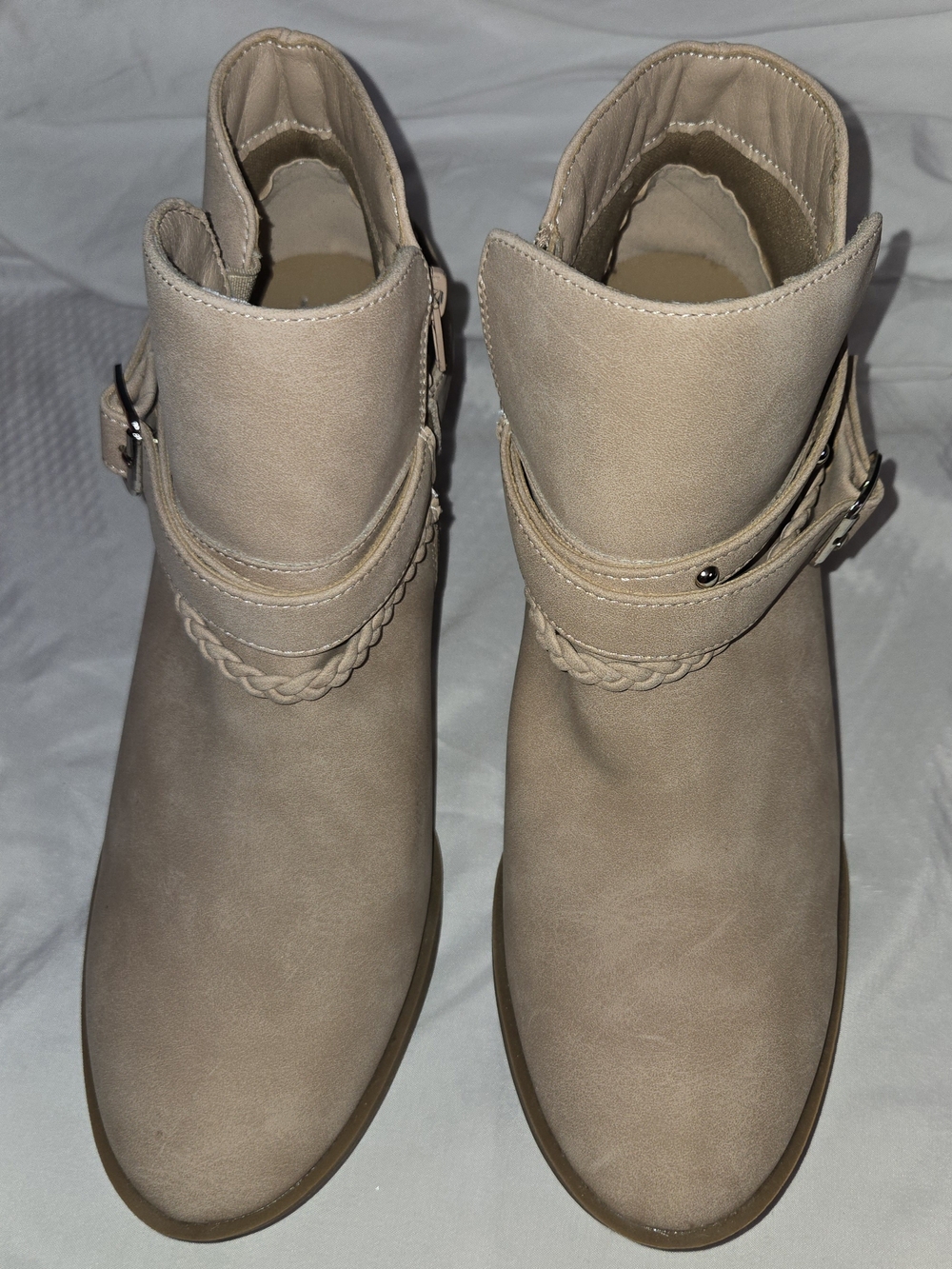 Sugar Sansa Beige ankle booties with a braided strap and buckle detail SZ 11M